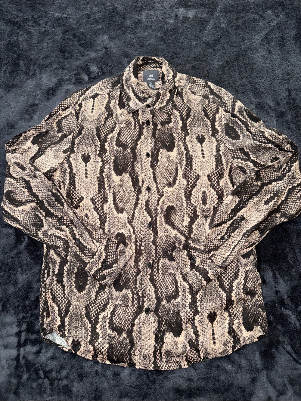 H&M Men's Beige and Black Snake-Print Button Down Shirt